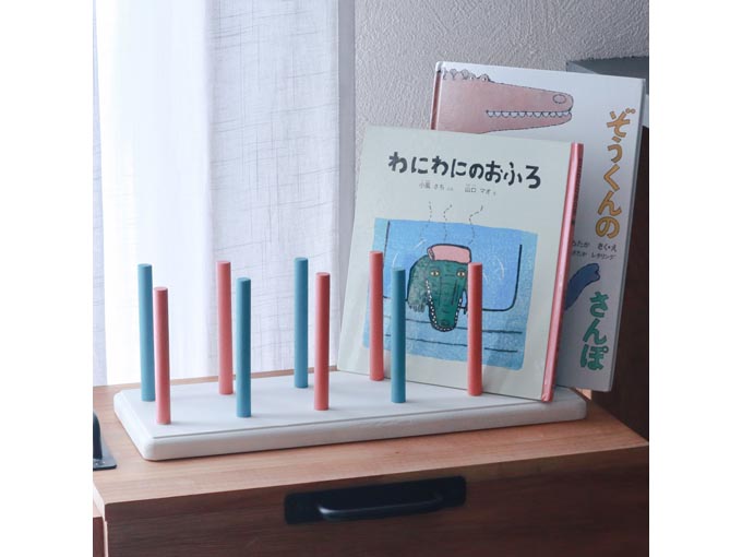 斜め差し絵本棚