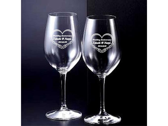 名入れ　ペアワイングラス　デザイン彫刻