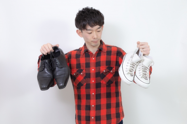 靴ひも変えるだけで、統一感あるファッションになる