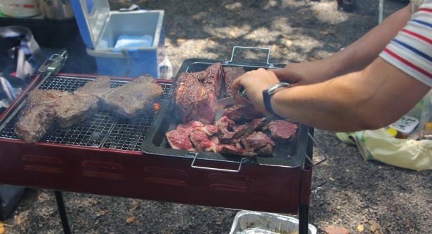 2本の道具で食卓にエンターテイメント性をプラス