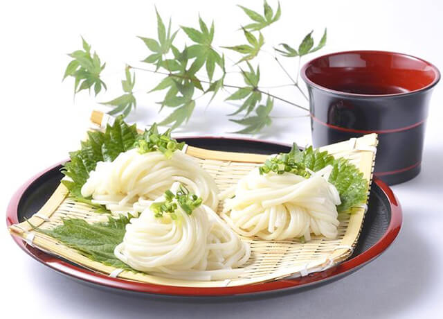 冷たいざるうどん