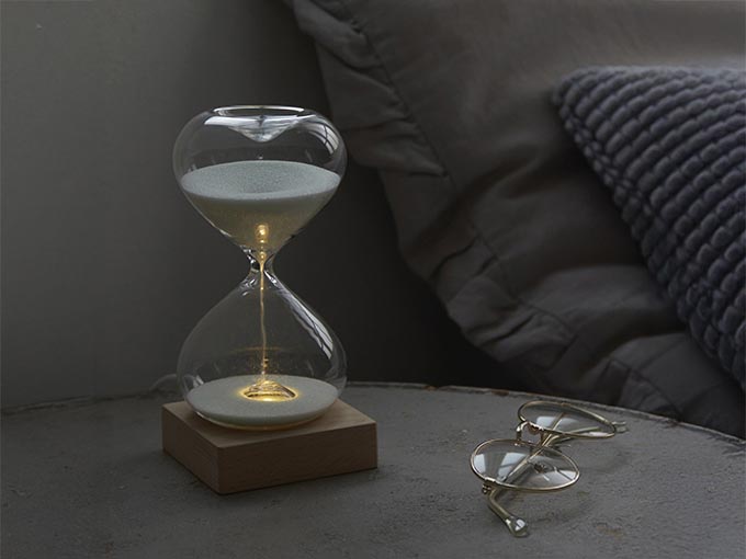 LED点灯で幻想的なムードになる15分砂時計