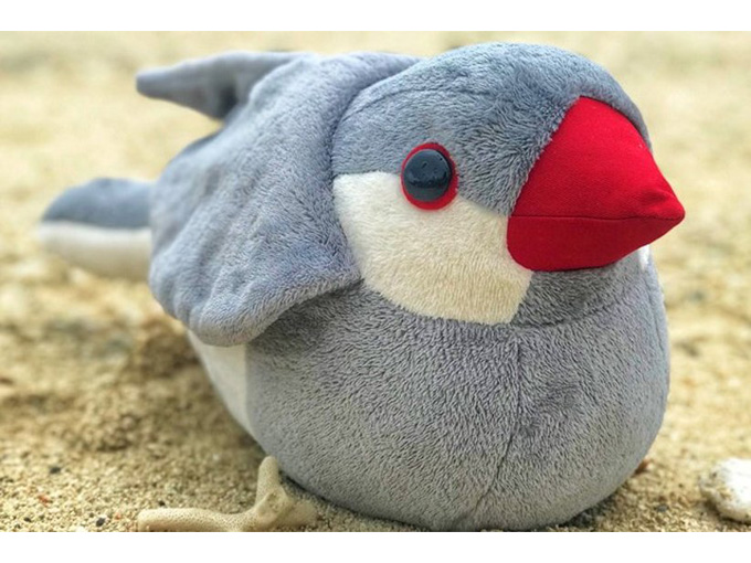 シルバータイプの抱き文鳥ぬいぐるみ