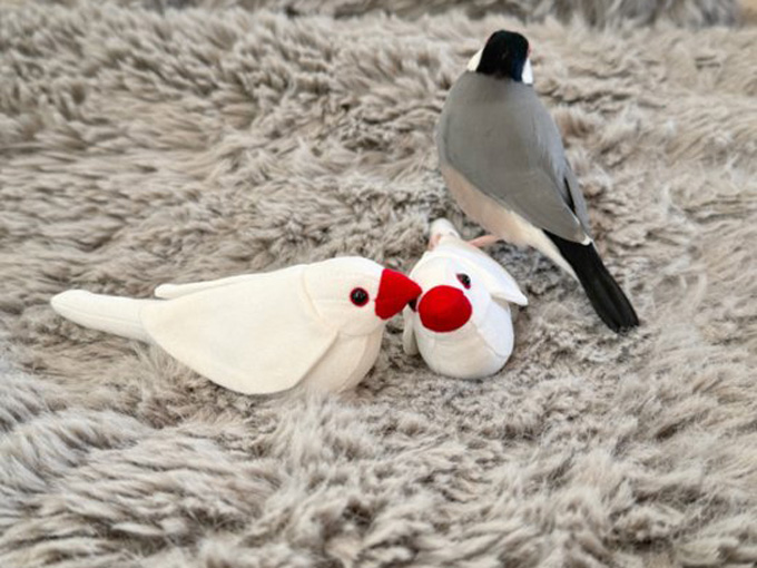 白文鳥モチーフの手のひらサイズの文鳥ぬいぐるみ