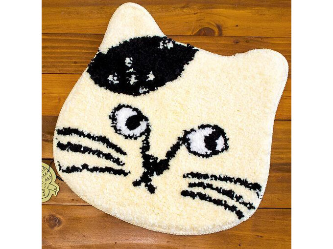 猫好きにはたまらないグッズの松尾ミユキキャットフェイスマット