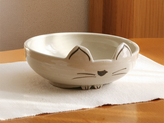 猫好きにはたまらないグッズの猫さん型和食器万能皿