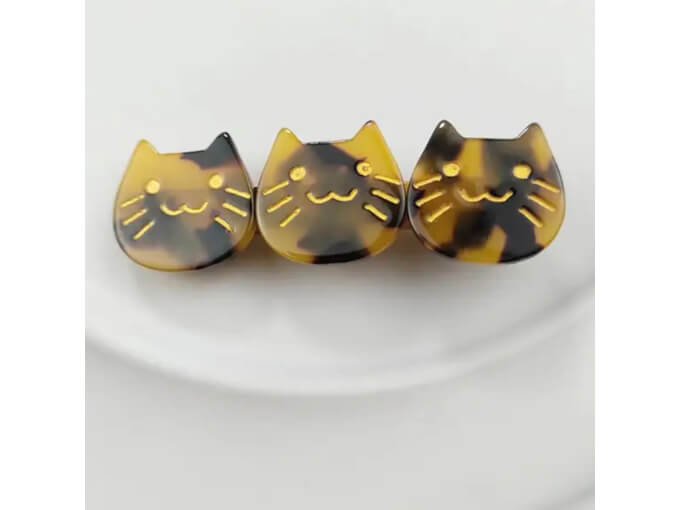 猫好きにはたまらないグッズのべっこう柄猫ヘアクリップ