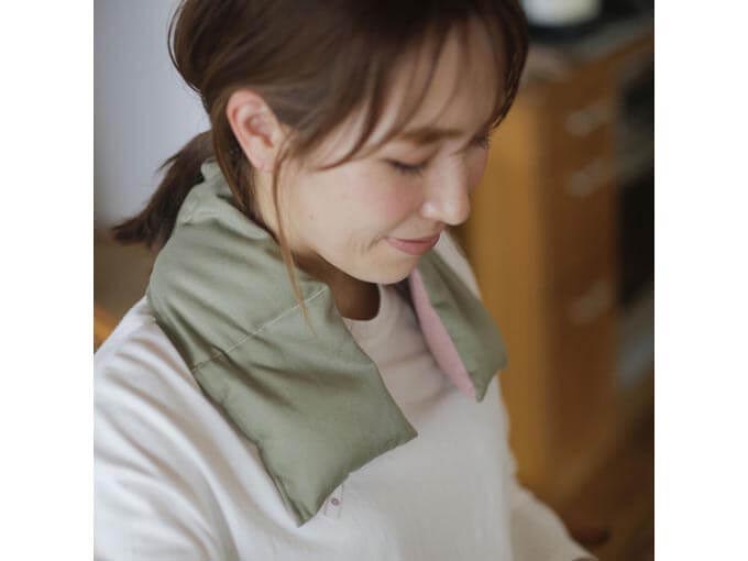 天然ハーブの香りに癒されながらあたためられる 首肩用ホットパッド