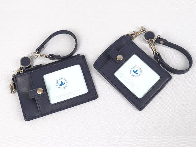 リールストラップつき牛革製パスケース