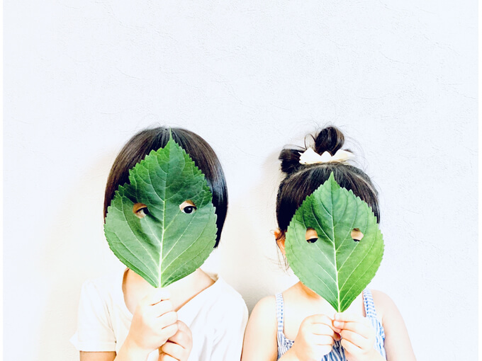 葉っぱで作ったお面の写真