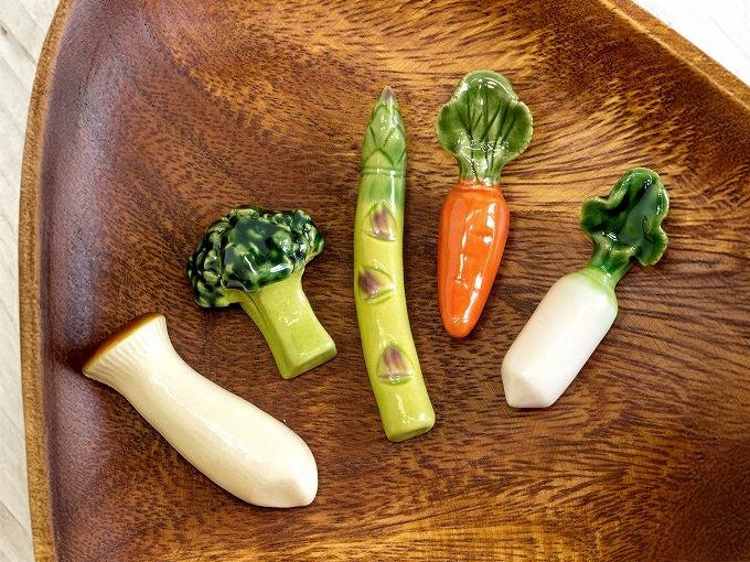 ユニークな野菜の箸置き