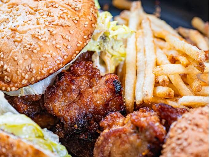 北海道名物のラッキーピエロのハンバーガー
