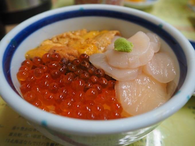 北海道名物の海鮮丼