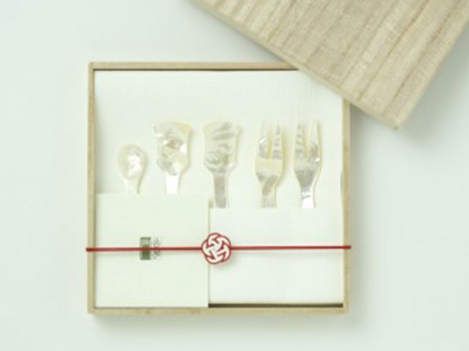 白蝶貝カトラリーセット5本組　桐箱入り