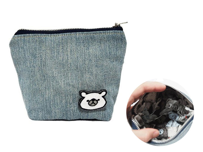 彼女への初めての誕生日プレゼントにおすすめのしろくまの刺繍ブローチがかわいいウォッシュデニムの生地のポーチ