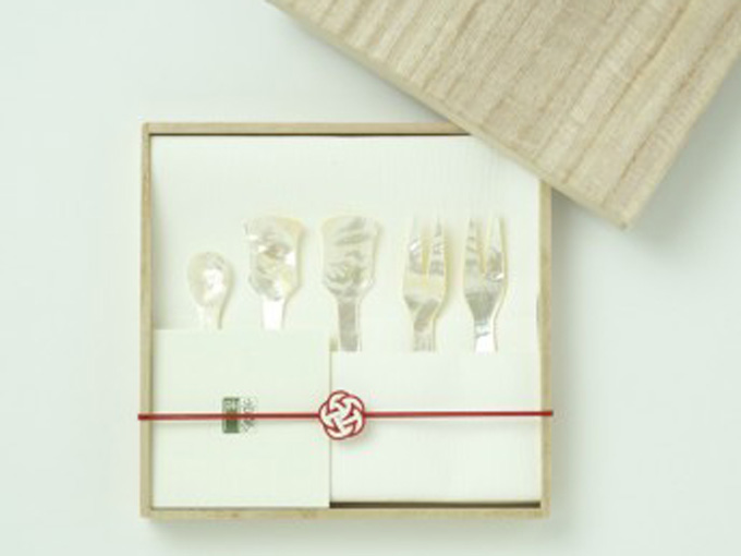 白蝶貝カトラリーセット5本組　桐箱入り