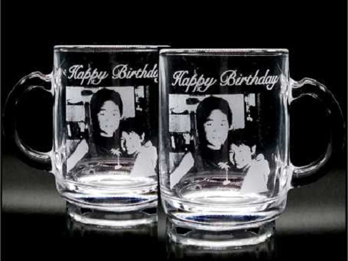 名入れペアマグカップ 写真彫刻