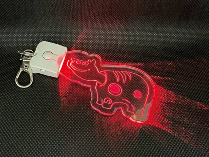 こんな商品あったらいいなを叶える充電式LEDチャーム