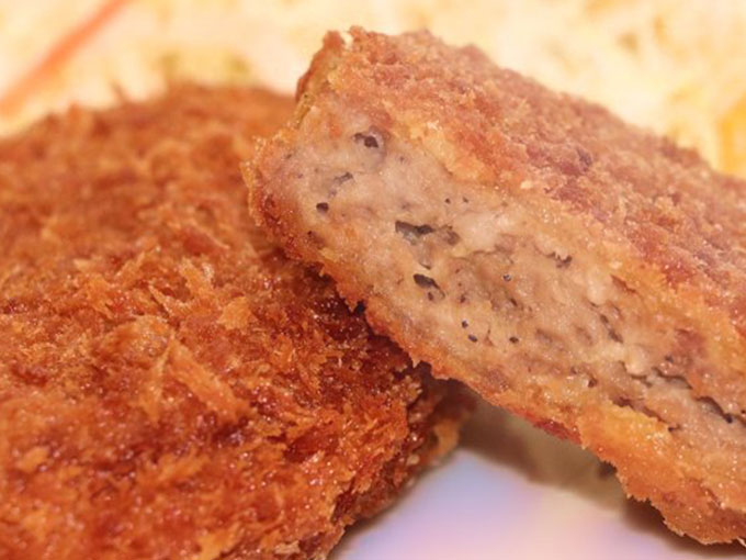 がっつり肉グルメ  日本三大和牛「米沢牛」をふんだんに使用した高級メンチカツ