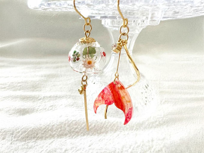 金魚と風鈴をモチーフにした和テイストのピアス(イヤリング)