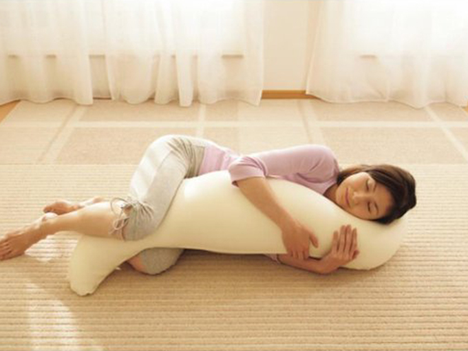 自分好みの体勢で使用できる抱き枕