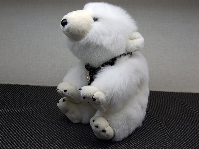 シャドウフォックスを使ったシロクマのぬいぐるみ。