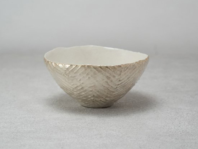ゼブラ柄のような側面のデザインの茶碗