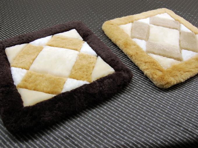 羊の毛を短く刈ったムートンを使用した座布団クッション