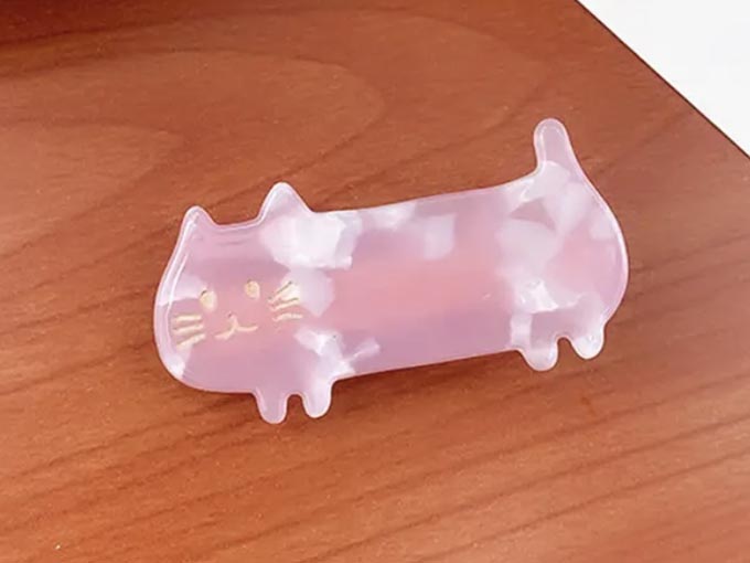 猫をモチーフにしたヘアクリップ