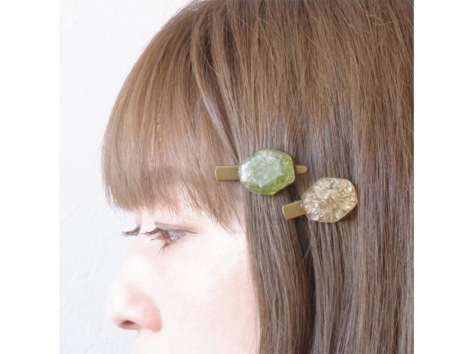 6角形の天然石をセットしたヘアクリップ
