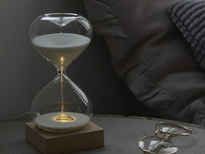 見るだけで癒されるLED点灯で幻想的なムードになる15分砂時計