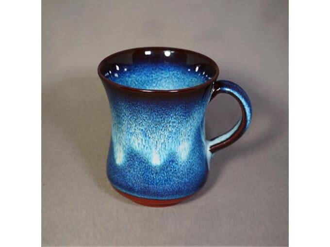 陶器のマグカップ(ブルー)