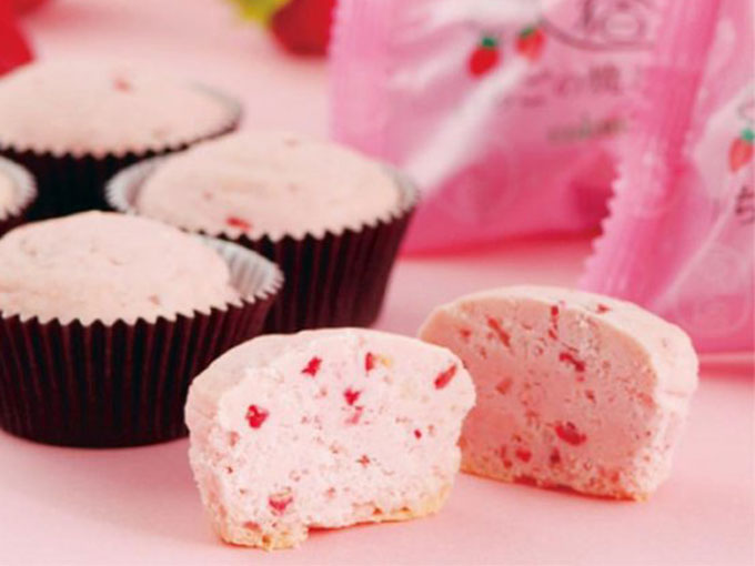 職場の人へのちょっとしたお礼のお菓子におすすめのいちご味の焼きショコラ