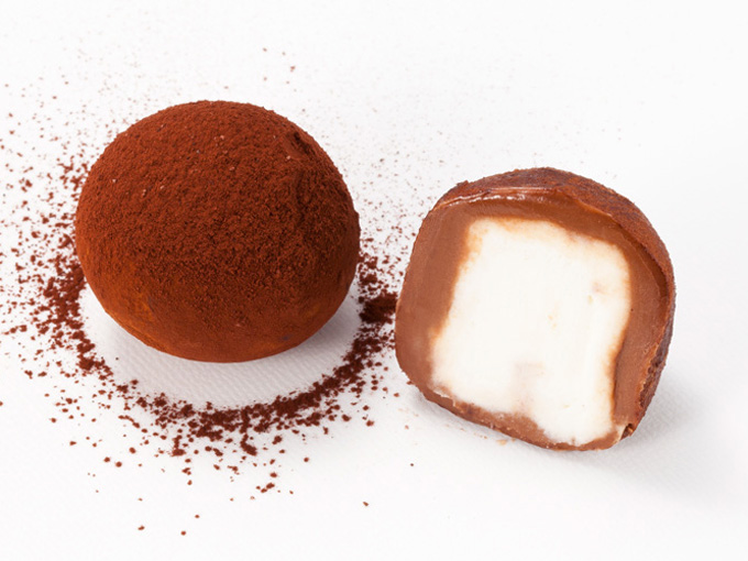 職場の人へのちょっとしたお礼のお菓子におすすめのホイップクリームを濃厚なチョコレートで包んだチョコトリュフ