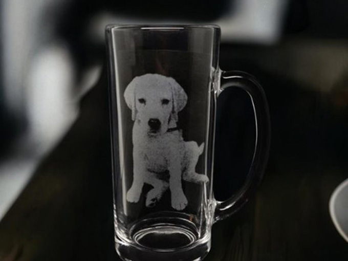 推し活グッズにおすすめの推しの写真が彫刻できるビールジョッキ
