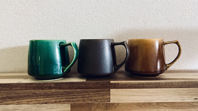 陶器のマグカップ