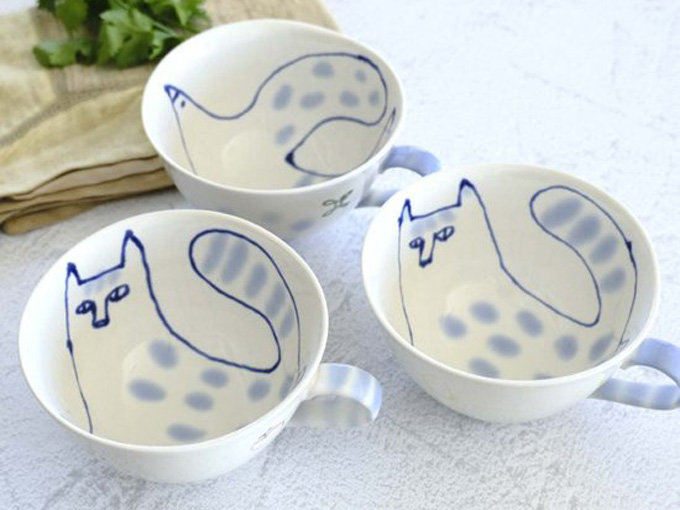プレゼントに贈る食器でおすすめのオリジナルキャラクターの動物が描かれたスープカップ