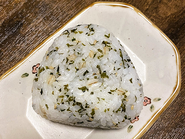 わかめごはんの素を使ったおにぎり