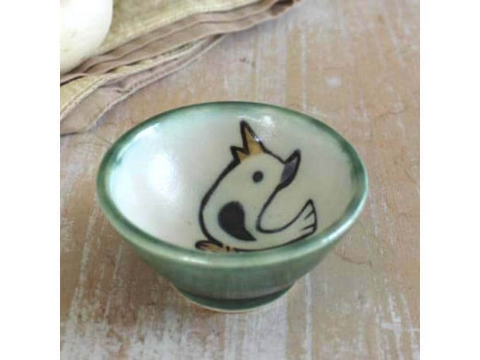 お酒好きの人への雑貨のプレゼントでおすすめの小鳥柄のおちょこ