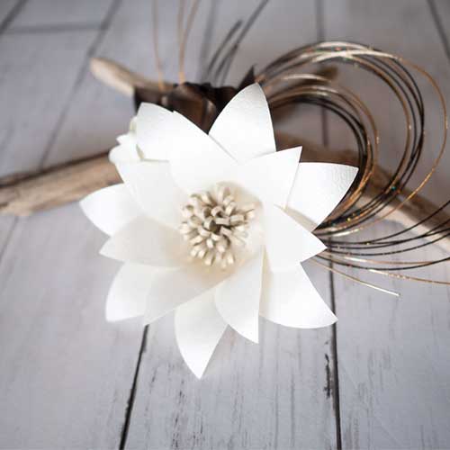 白がいちばん似合う季節