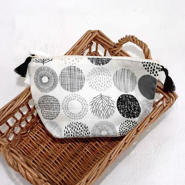 日常にそっと馴染む、静か可愛い水玉アイテム