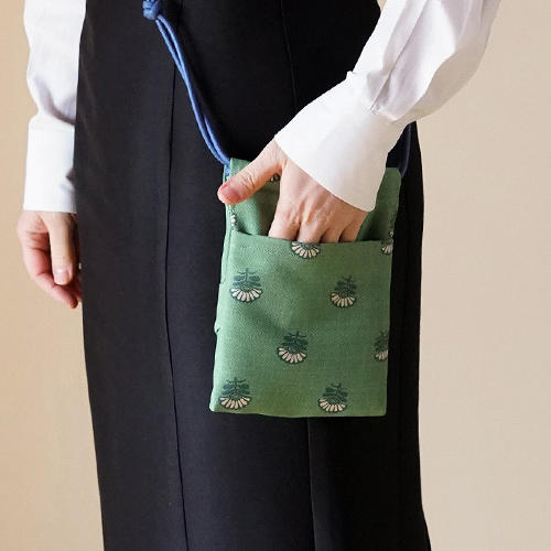 抹茶みたいな、やわらかな緑。視界に静かな色を。