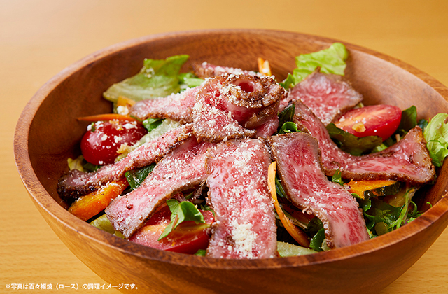百福焼をトッピングしたサラダ