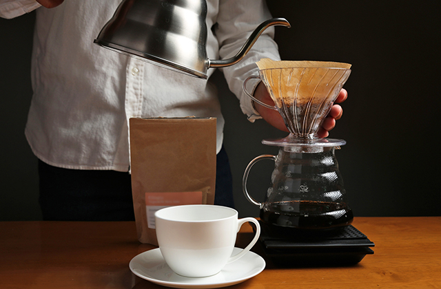 ドリッパーでコーヒーを淹れる