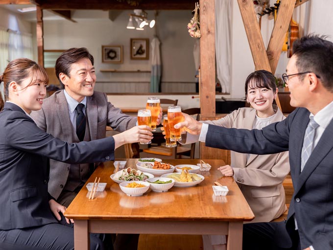 ビールを飲む人たち