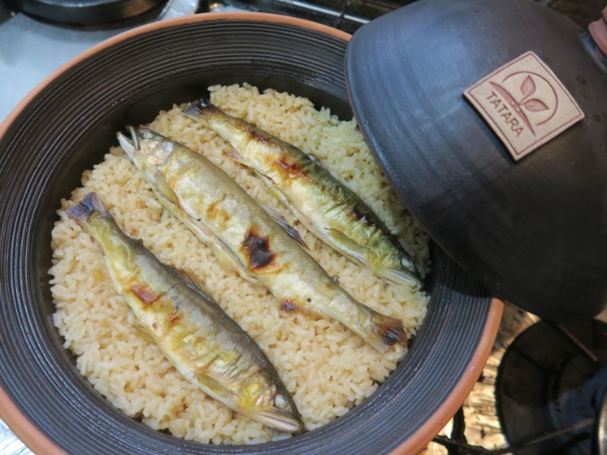 TATARA鍋で魚とお米を炊く