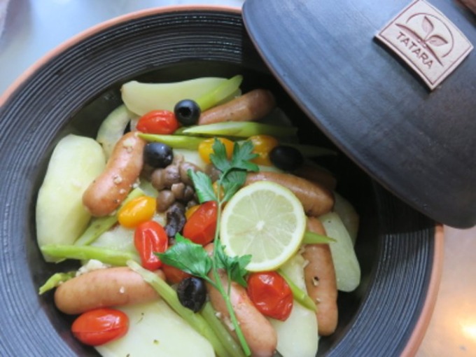 野菜の煮込み料理とTATARA鍋