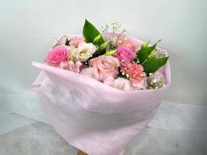 女友達へのちょっとしたプレゼントにおすすめのおまかせの花束
