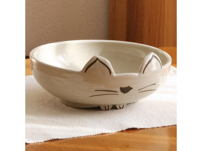 おしゃれな猫モチーフ雑貨でおすすめの猫用ご飯皿