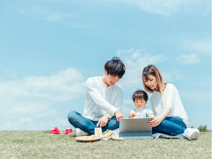 アイデア２. 家族史を辿る「思い出の新聞」作成